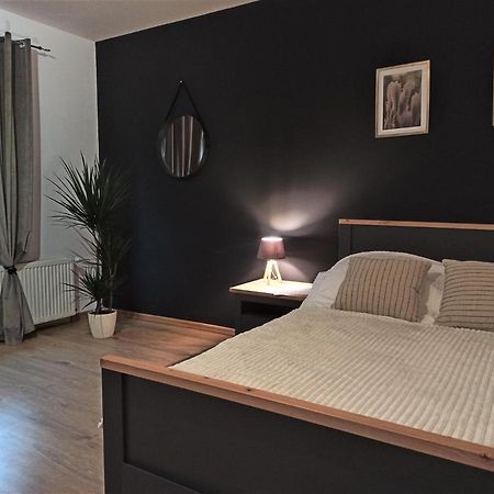 Cztery Katy W Rynku Apartment วาลบ์จิก ภายนอก รูปภาพ