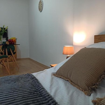 Cztery Katy W Rynku Apartment วาลบ์จิก ภายนอก รูปภาพ