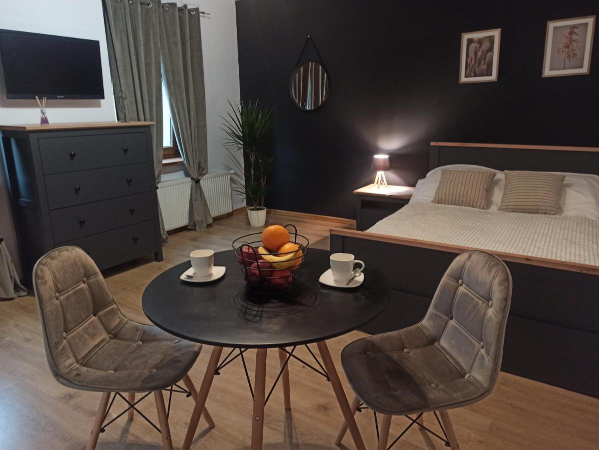 Cztery Katy W Rynku Apartment วาลบ์จิก ภายนอก รูปภาพ