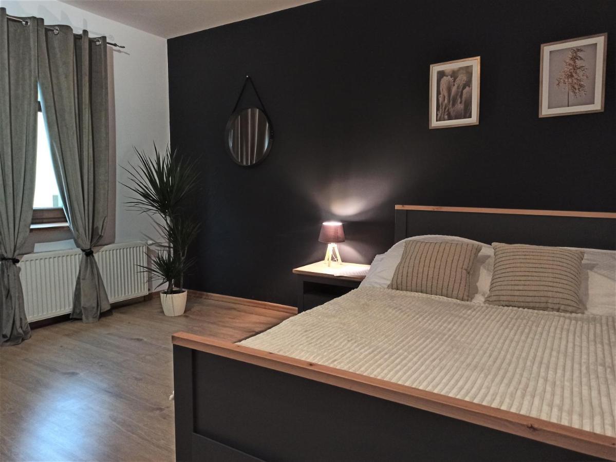 Cztery Katy W Rynku Apartment วาลบ์จิก ภายนอก รูปภาพ