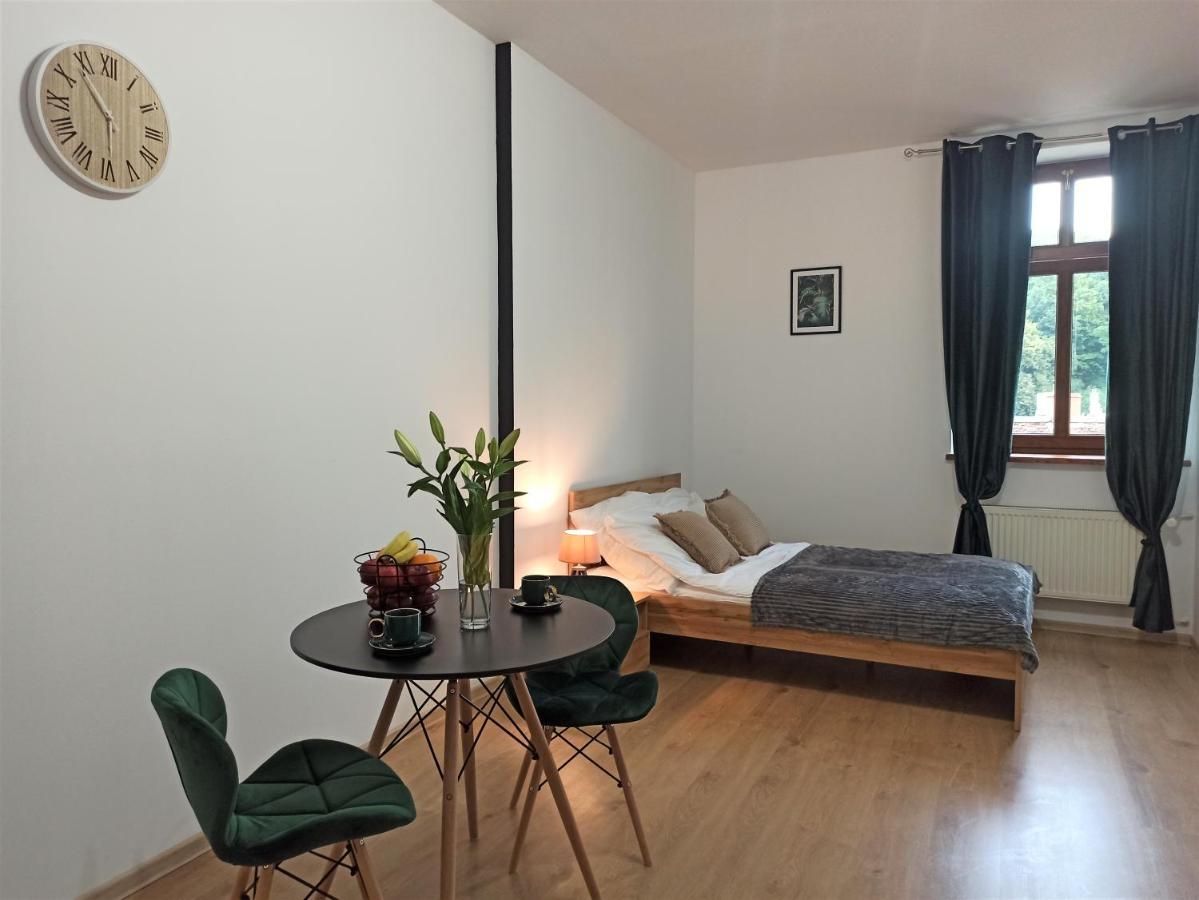 Cztery Katy W Rynku Apartment วาลบ์จิก ภายนอก รูปภาพ